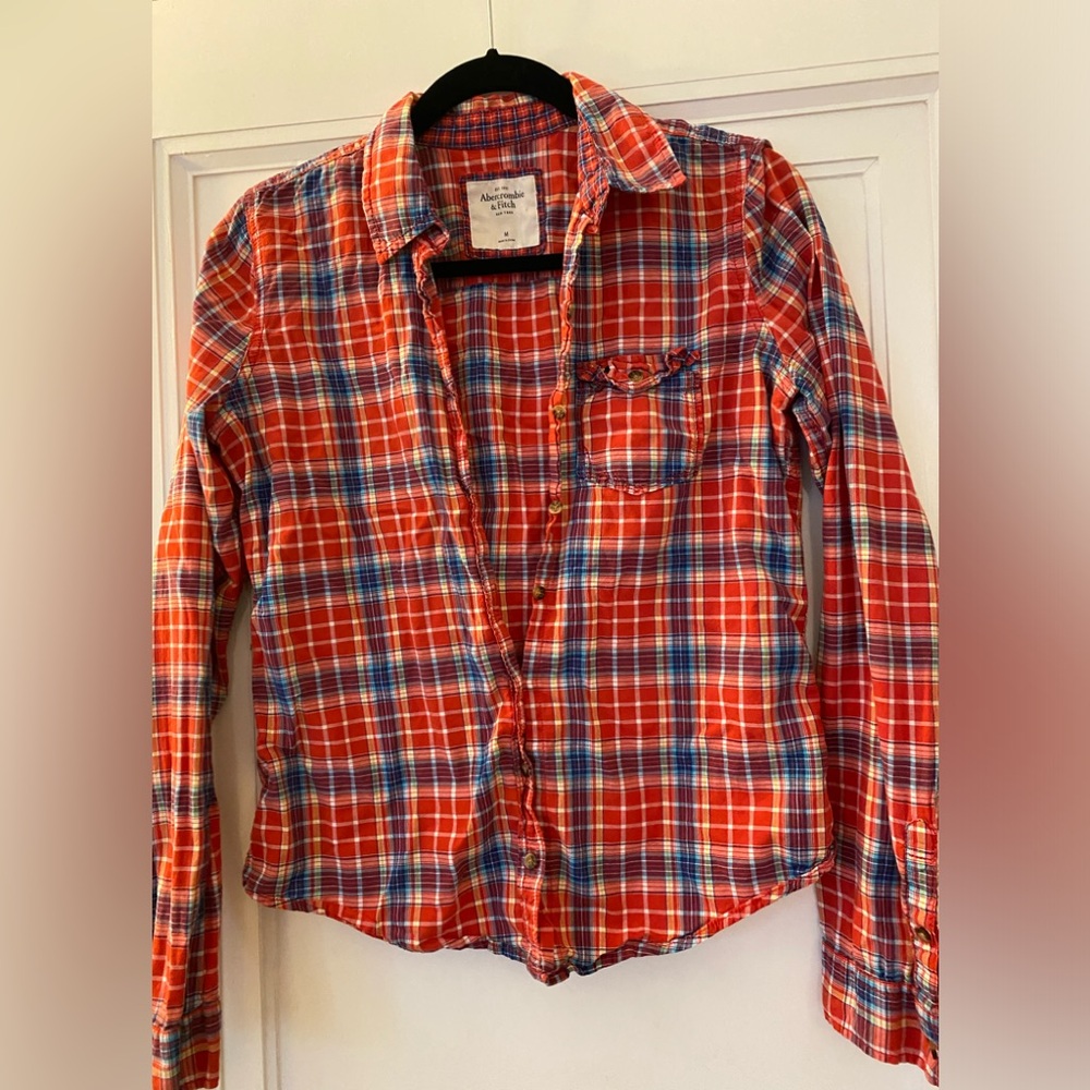 Euc Abercrombie and fitch long sleeve button up shirt size medium.